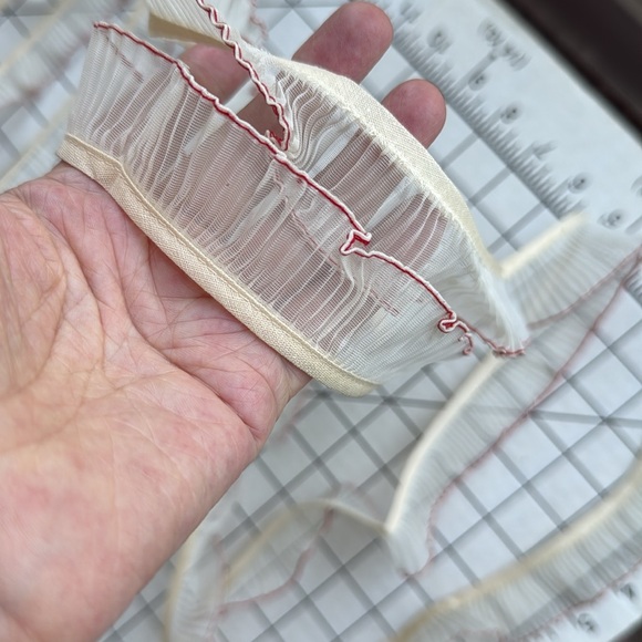 Vintage 1940s Off-White Sheer Pleated Trim with Red Overlock Edge – 11 Yards - Picture 12 of 13